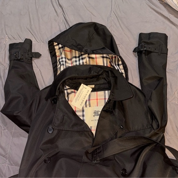 BURBERRY TRENCH COAT - Picture 6 of 16